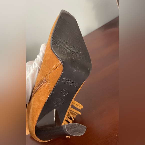 Predictions Leather Collection Tan Suede Fringe Heeled Booties - Size 7 - Picture 14 of 16